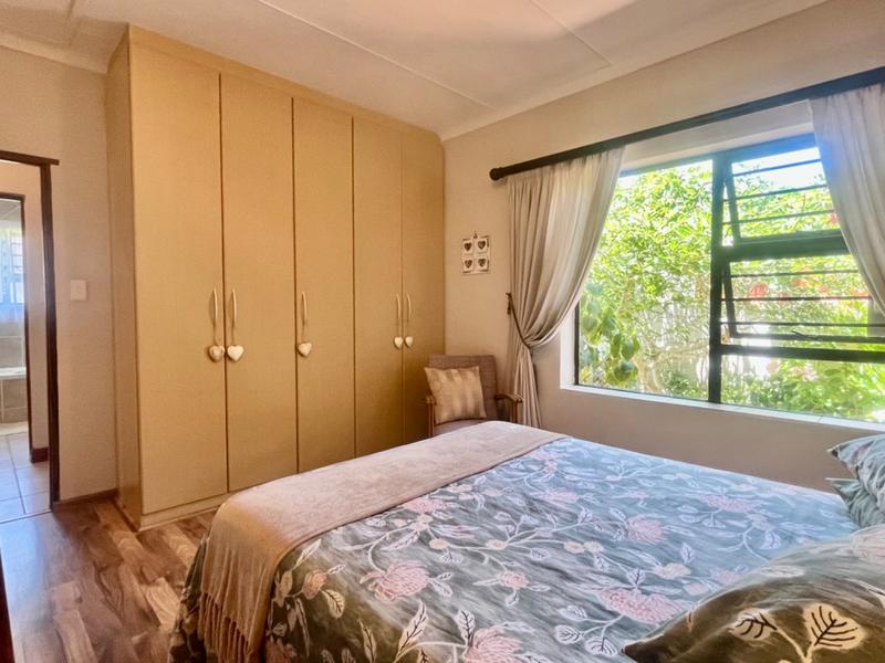 4 Bedroom Property for Sale in Fraaiuitsig Western Cape